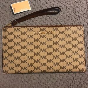 Michael Kors Large Jet Set Zip Clutch Wristlet